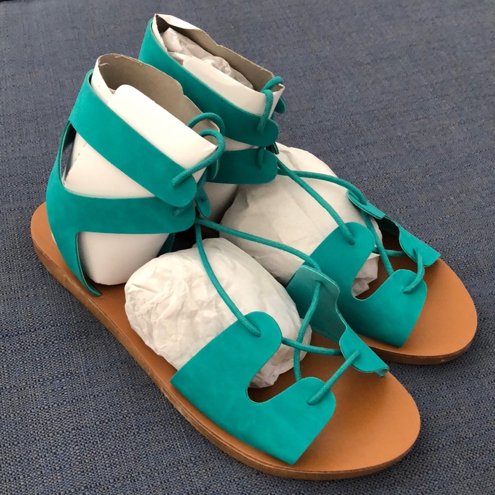 Brekelle’s Aqua Sandals